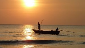 fishing-at-sunset-209112_640